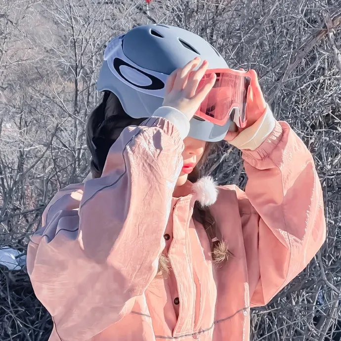 隔楼女孩：我们之间的层距
